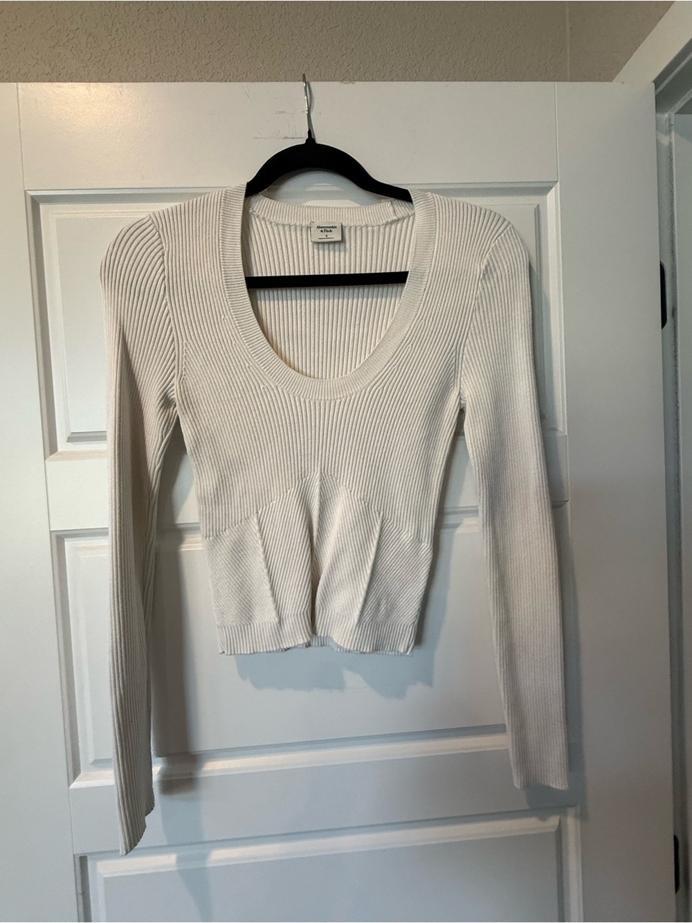 Abercrombie & Fitch Ribbed Scoop Neck Sweater in Cream - Picture 3 of 6